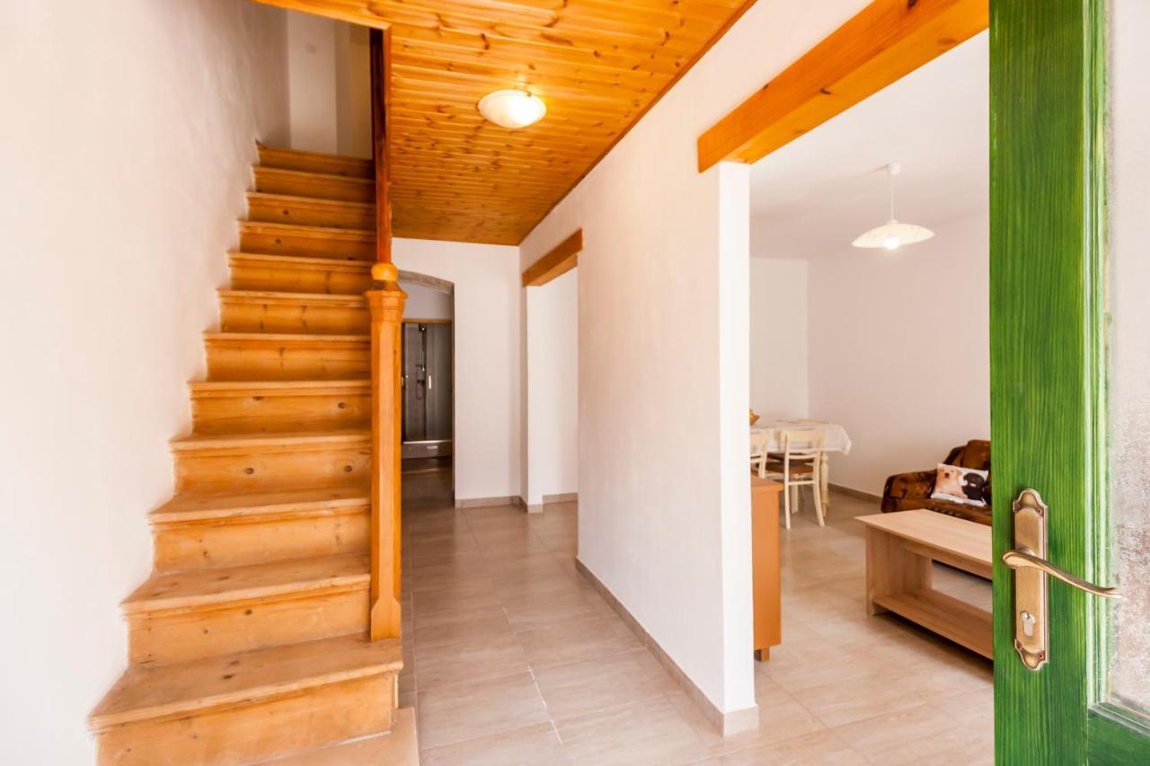 House Krizanic In Marcana, Istria, With 2 Apartments, Total 9 Guests Exterior foto