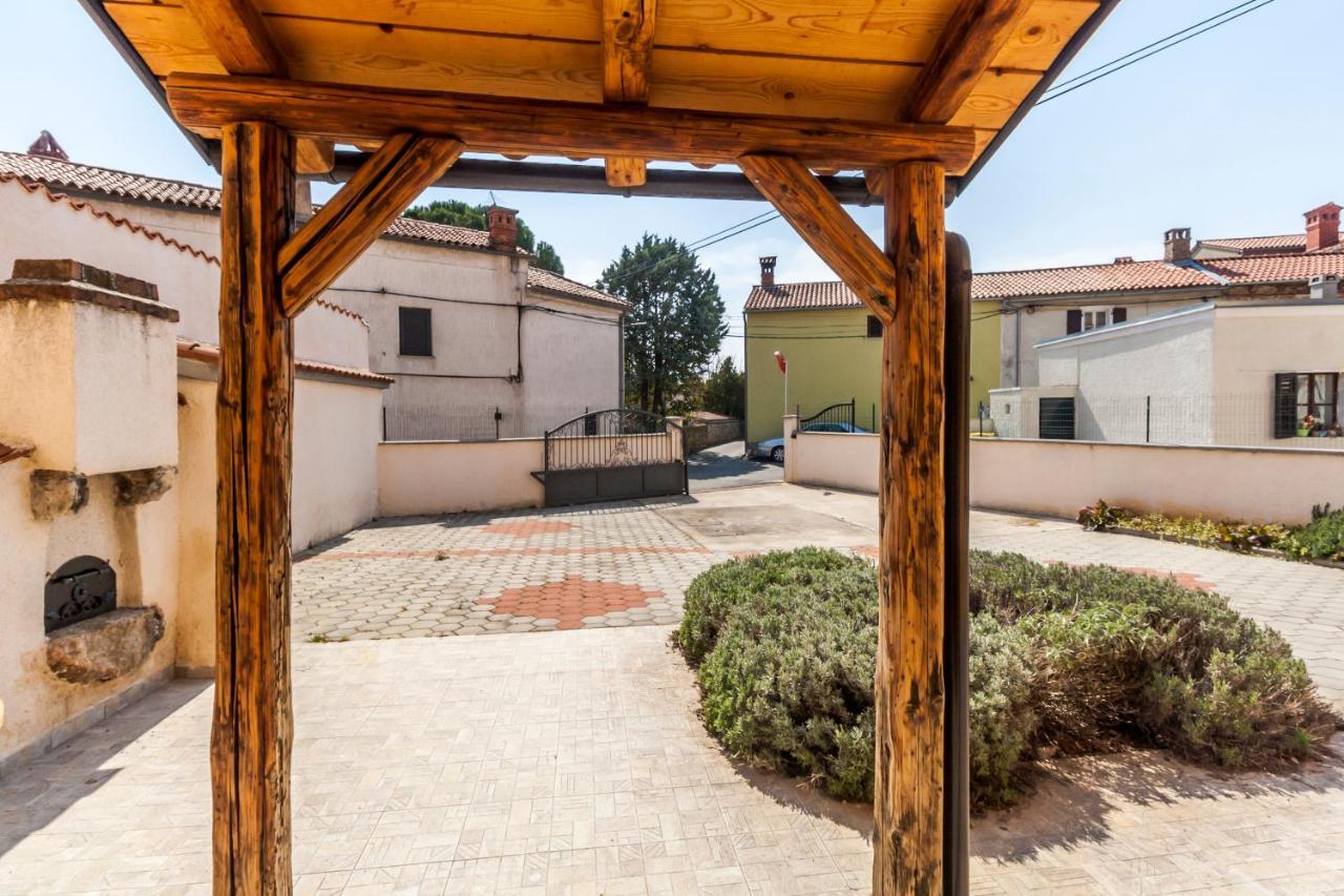 House Krizanic In Marcana, Istria, With 2 Apartments, Total 9 Guests Exterior foto