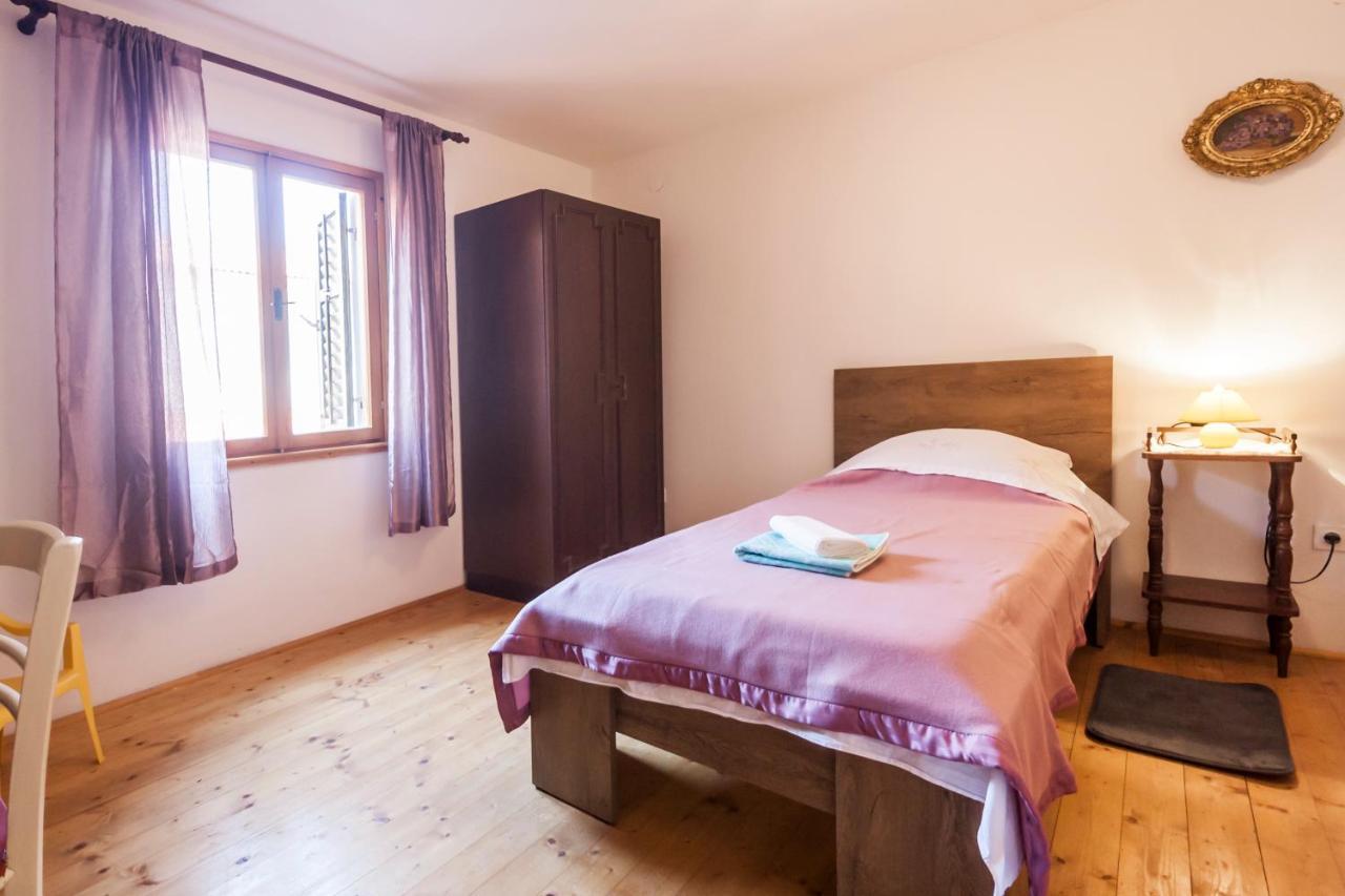 House Krizanic In Marcana, Istria, With 2 Apartments, Total 9 Guests Exterior foto